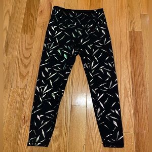 Zyia Iridescent Patterned Leggings Size 6-8